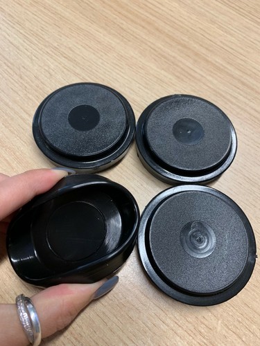 Black rubber castor - x,